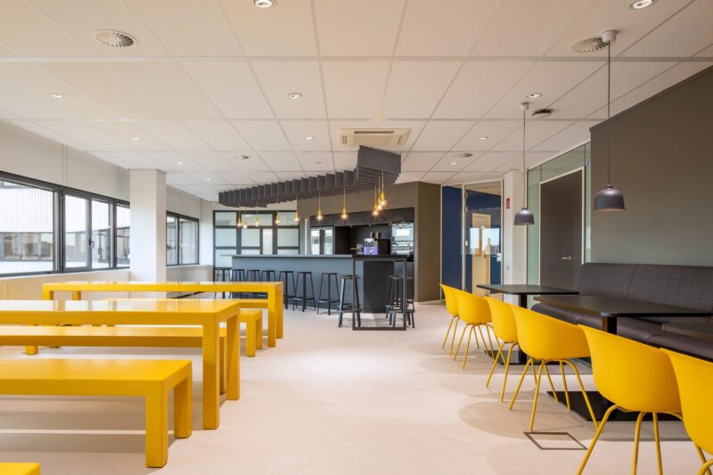Artificial gietvloer in kantine